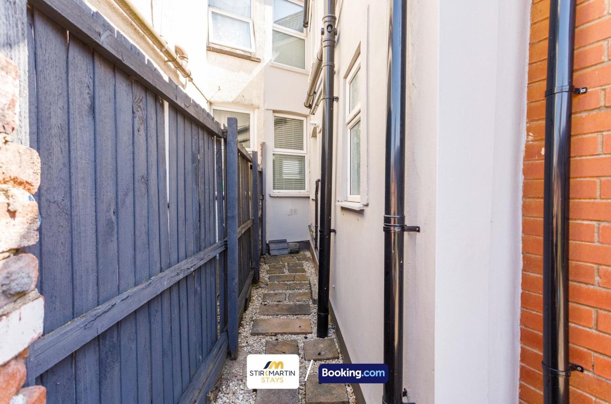 Comfy 3Bed House By Stirkmartin Stays Short Lets & Serviced Accommodation Cardiff With Free Parking & 8Mins To City Centre ภายนอก รูปภาพ