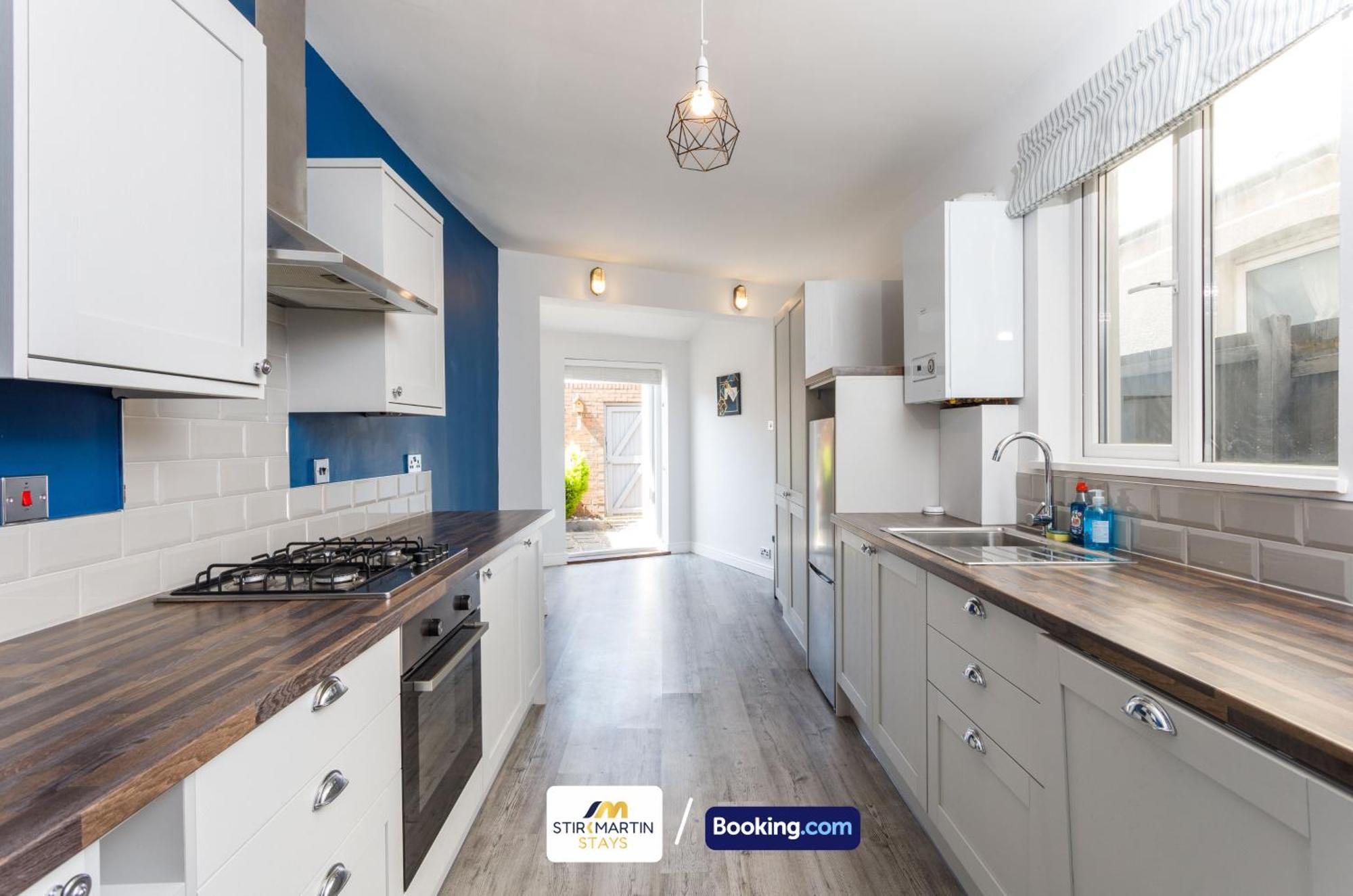 Comfy 3Bed House By Stirkmartin Stays Short Lets & Serviced Accommodation Cardiff With Free Parking & 8Mins To City Centre ภายนอก รูปภาพ