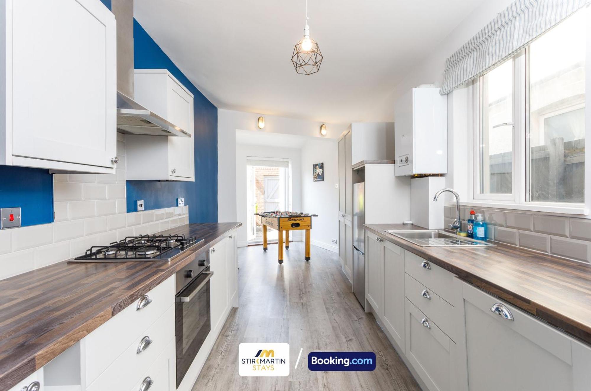 Comfy 3Bed House By Stirkmartin Stays Short Lets & Serviced Accommodation Cardiff With Free Parking & 8Mins To City Centre ภายนอก รูปภาพ