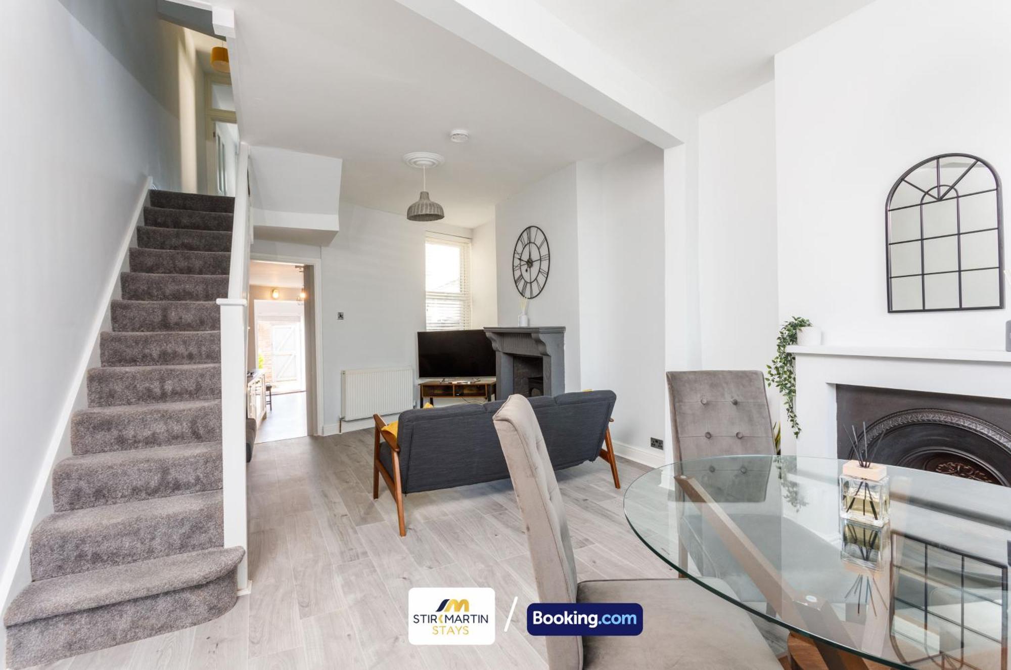 Comfy 3Bed House By Stirkmartin Stays Short Lets & Serviced Accommodation Cardiff With Free Parking & 8Mins To City Centre ภายนอก รูปภาพ