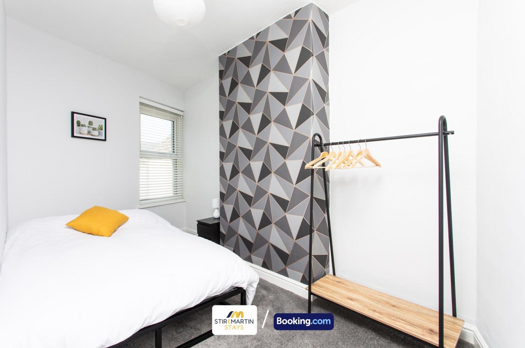 Comfy 3Bed House By Stirkmartin Stays Short Lets & Serviced Accommodation Cardiff With Free Parking & 8Mins To City Centre ภายนอก รูปภาพ