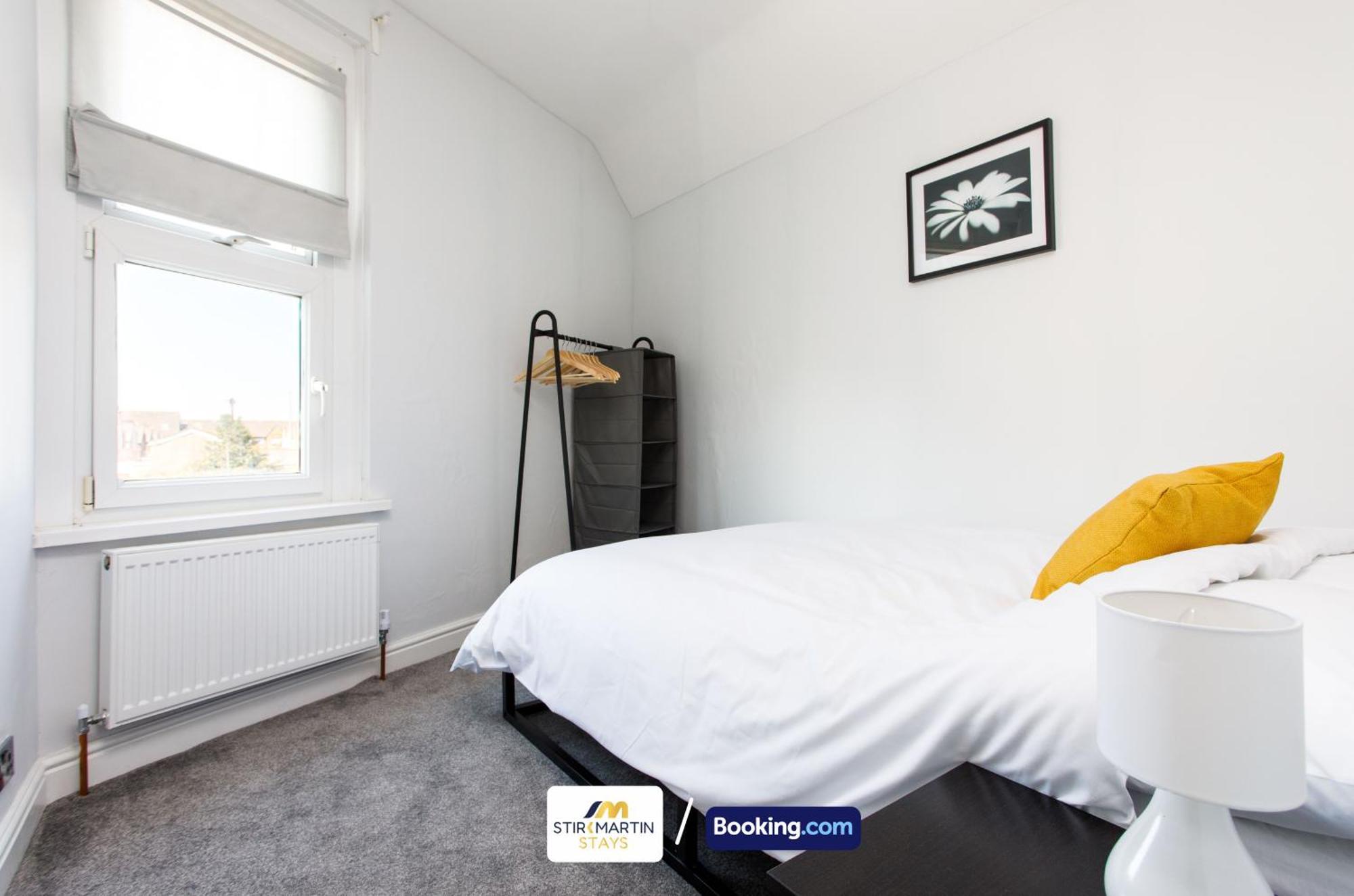 Comfy 3Bed House By Stirkmartin Stays Short Lets & Serviced Accommodation Cardiff With Free Parking & 8Mins To City Centre ภายนอก รูปภาพ