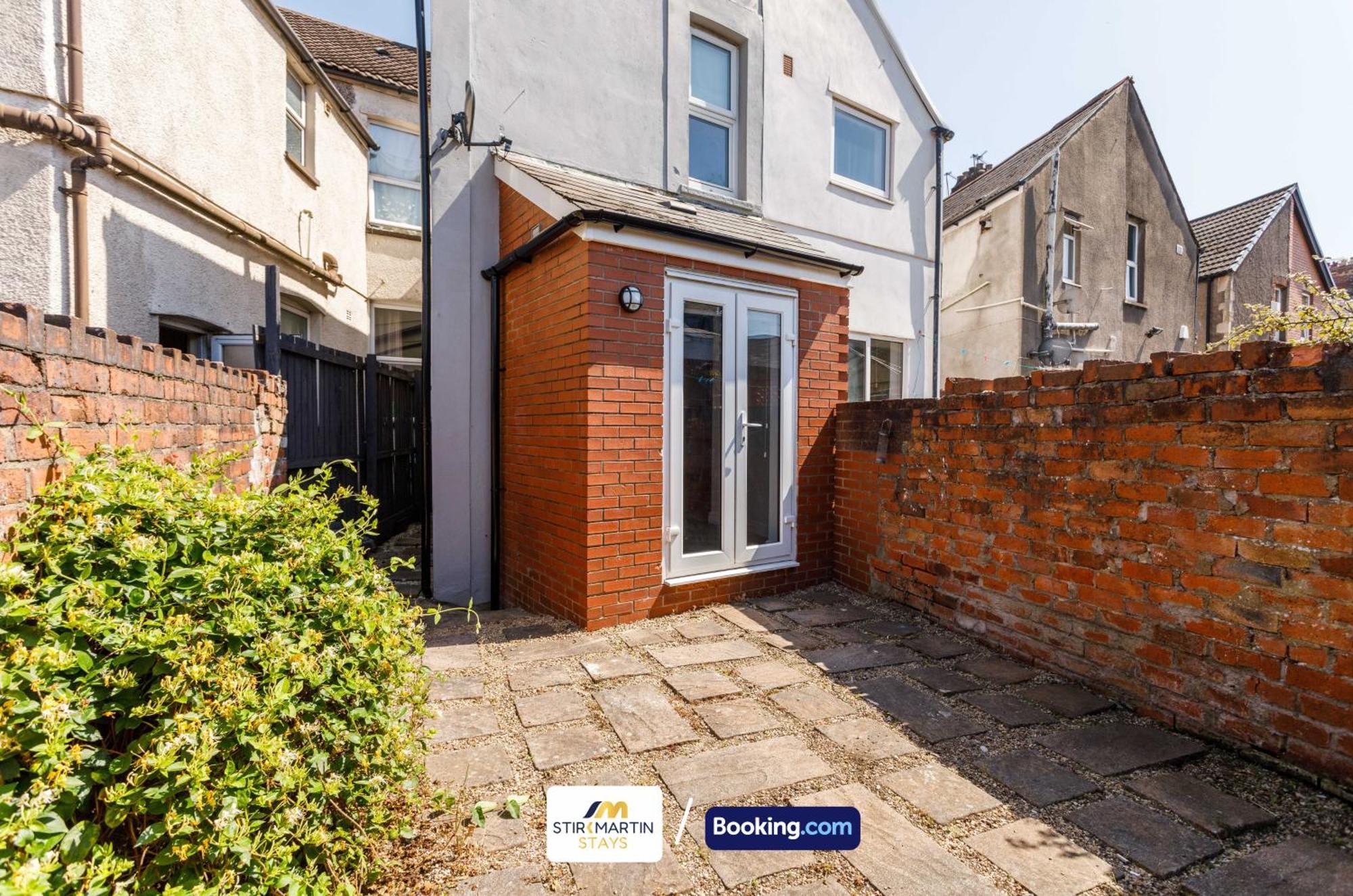 Comfy 3Bed House By Stirkmartin Stays Short Lets & Serviced Accommodation Cardiff With Free Parking & 8Mins To City Centre ภายนอก รูปภาพ