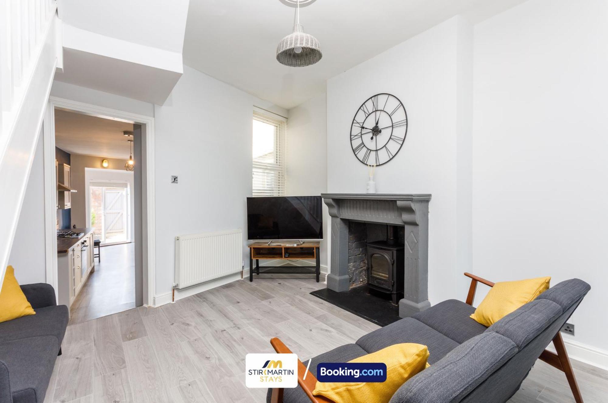 Comfy 3Bed House By Stirkmartin Stays Short Lets & Serviced Accommodation Cardiff With Free Parking & 8Mins To City Centre ภายนอก รูปภาพ