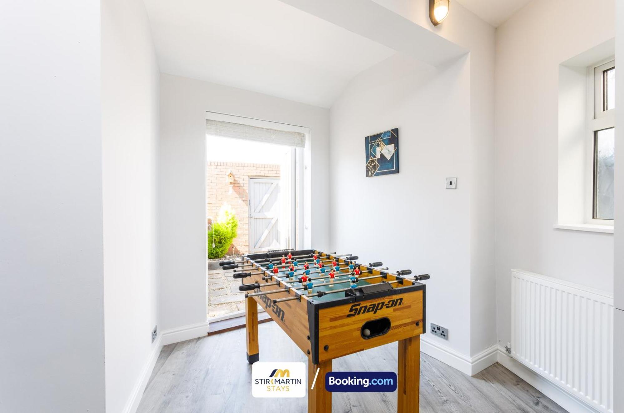 Comfy 3Bed House By Stirkmartin Stays Short Lets & Serviced Accommodation Cardiff With Free Parking & 8Mins To City Centre ภายนอก รูปภาพ