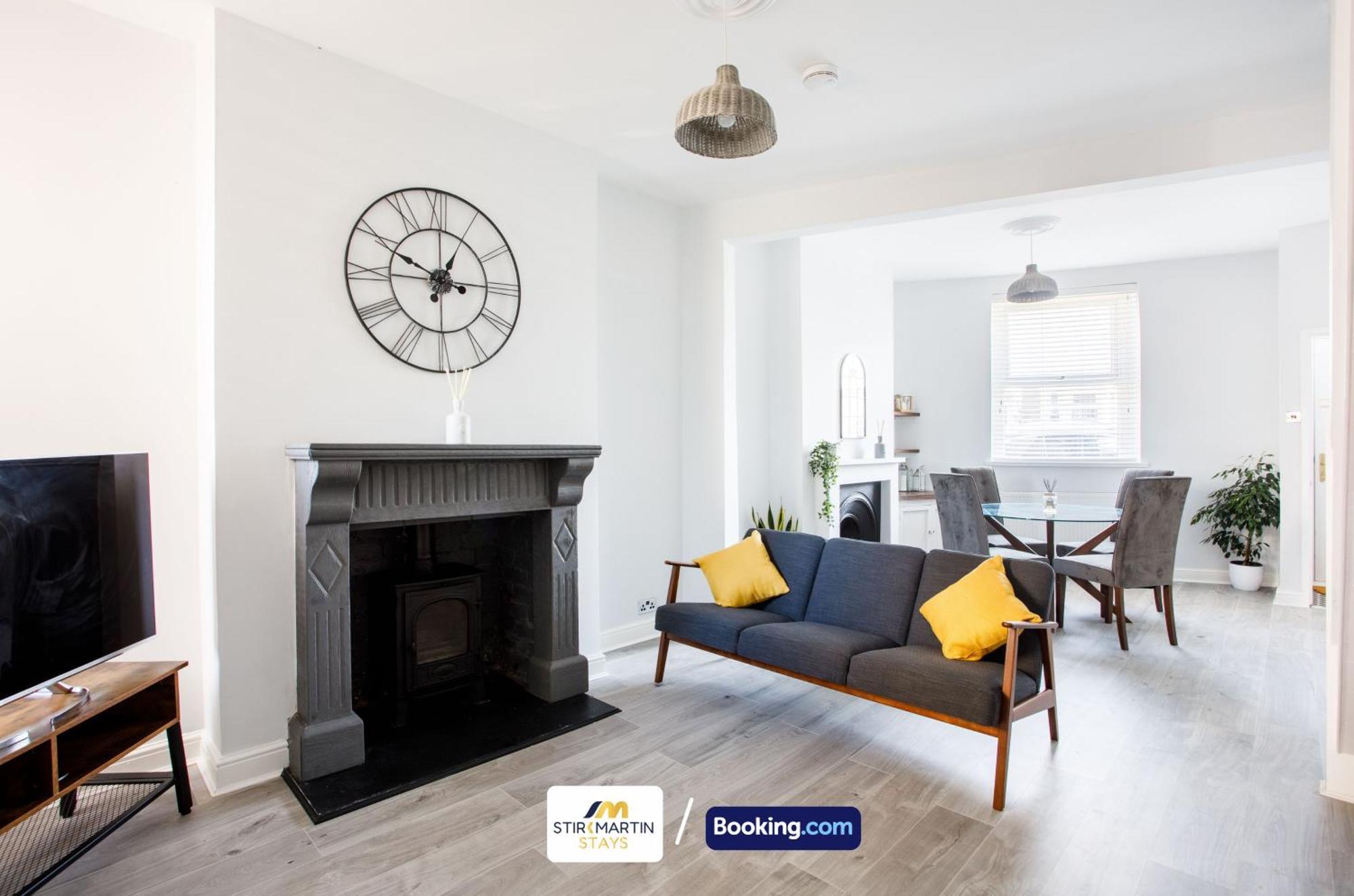 Comfy 3Bed House By Stirkmartin Stays Short Lets & Serviced Accommodation Cardiff With Free Parking & 8Mins To City Centre ภายนอก รูปภาพ