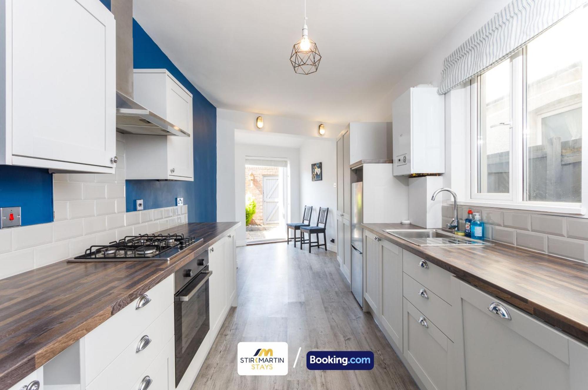 Comfy 3Bed House By Stirkmartin Stays Short Lets & Serviced Accommodation Cardiff With Free Parking & 8Mins To City Centre ภายนอก รูปภาพ